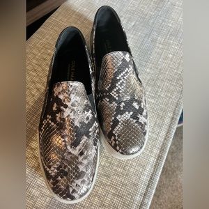 Great condition slip-on sneakers